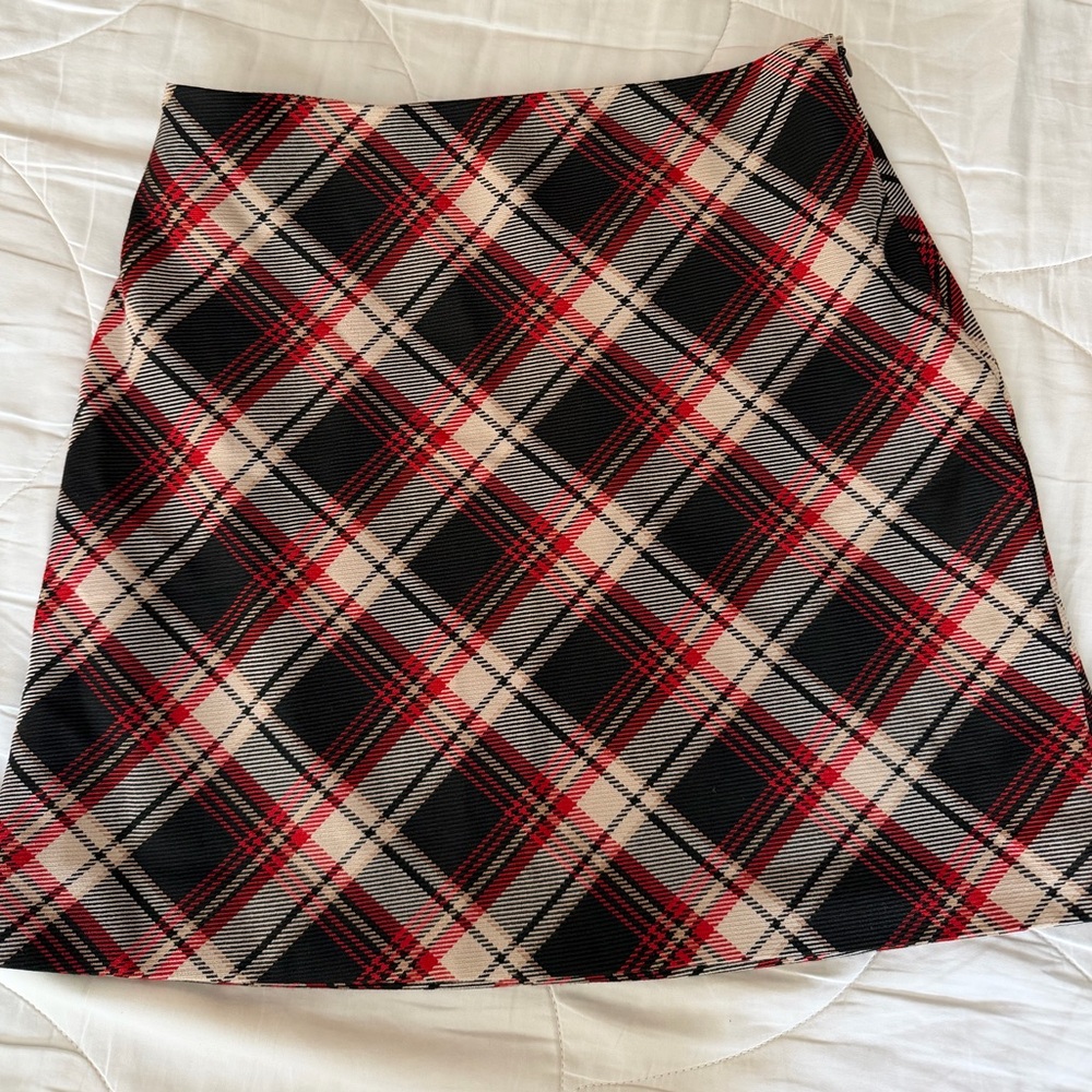 H&M plaid a line mini skirt sz 6 excellent used condition.